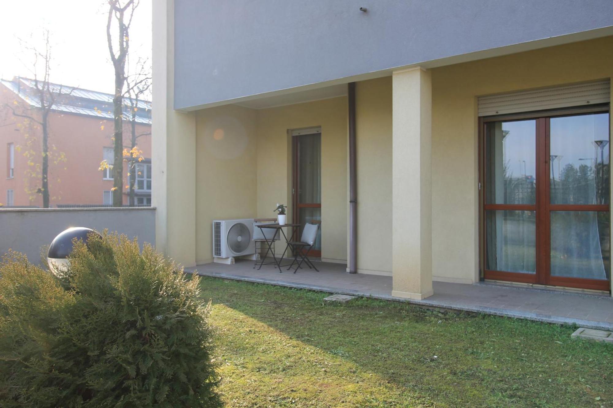 Hq Aparthotel Milano Inn - Smart Suites Cinisello Balsamo Exterior foto